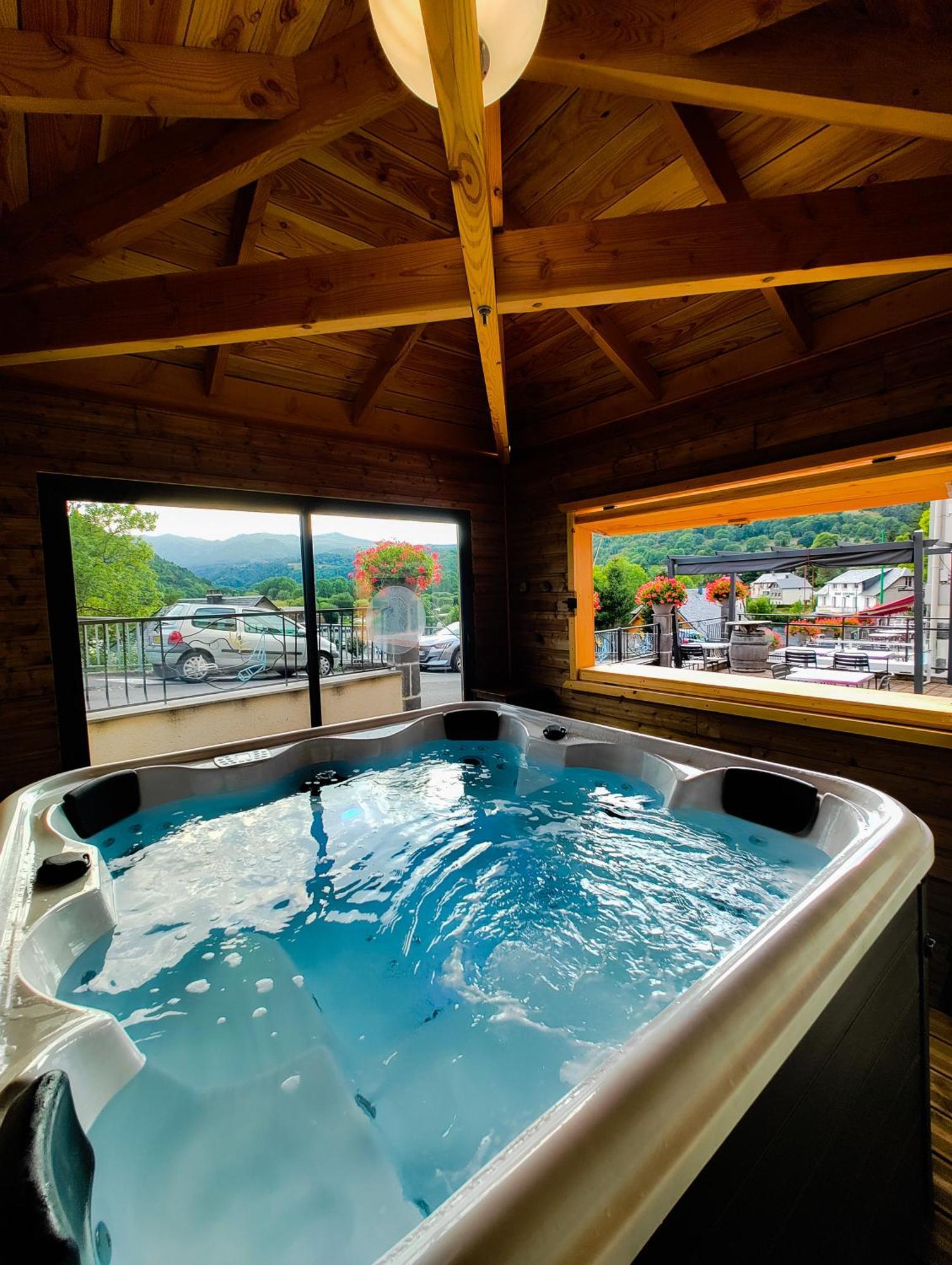 Hotel Logis Le Beau Site Chambon-sur-Lac