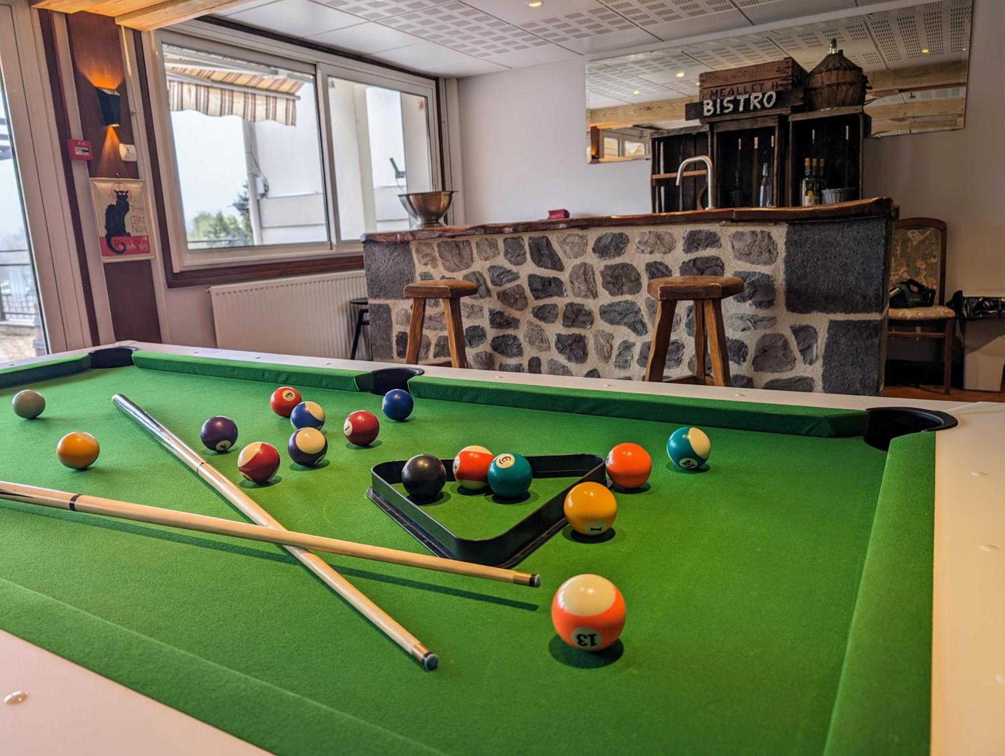 Logis Le Beau Site Hotel Chambon-sur-Lac