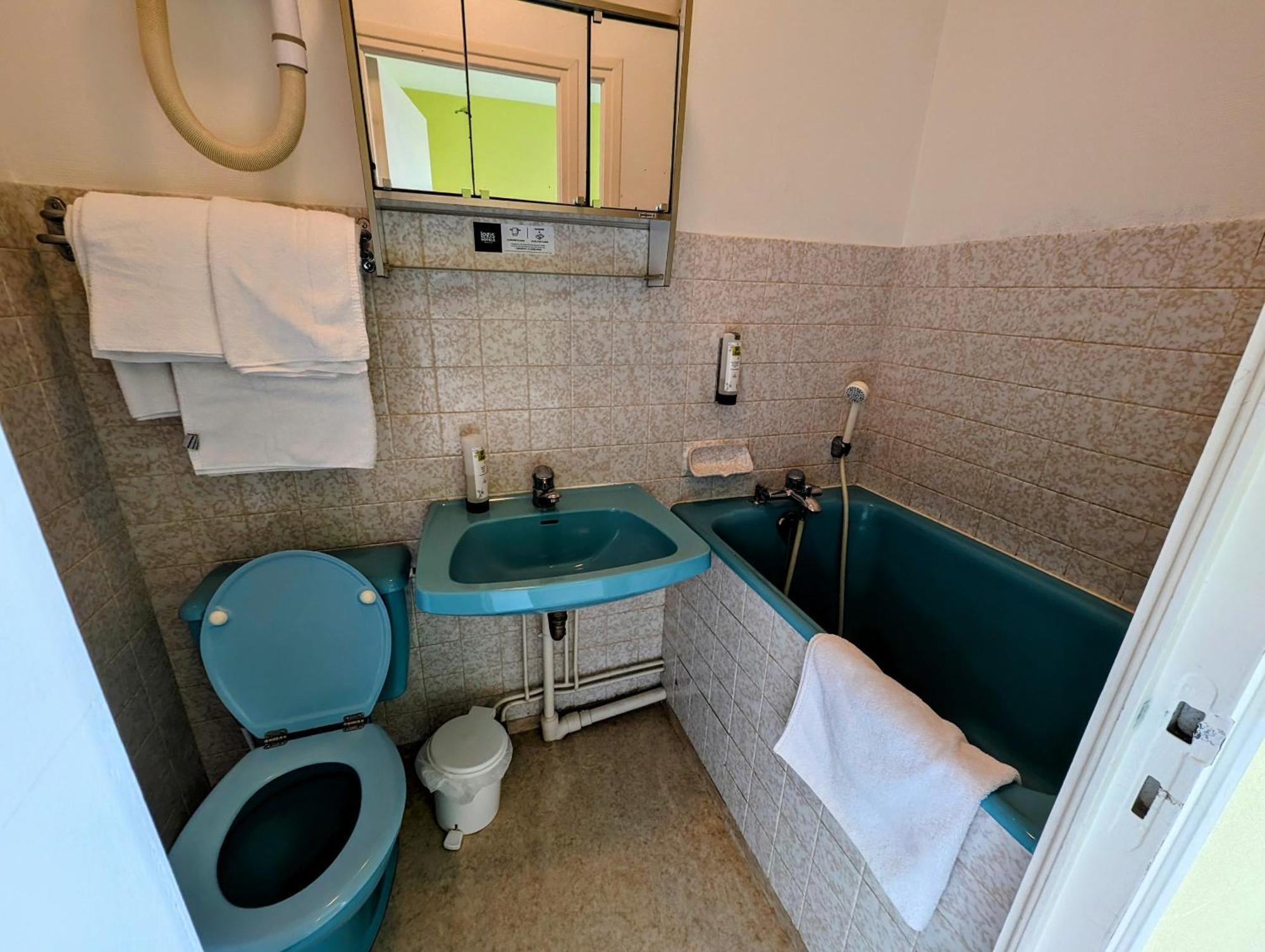 Logis Le Beau Site Hotel Chambon-sur-Lac