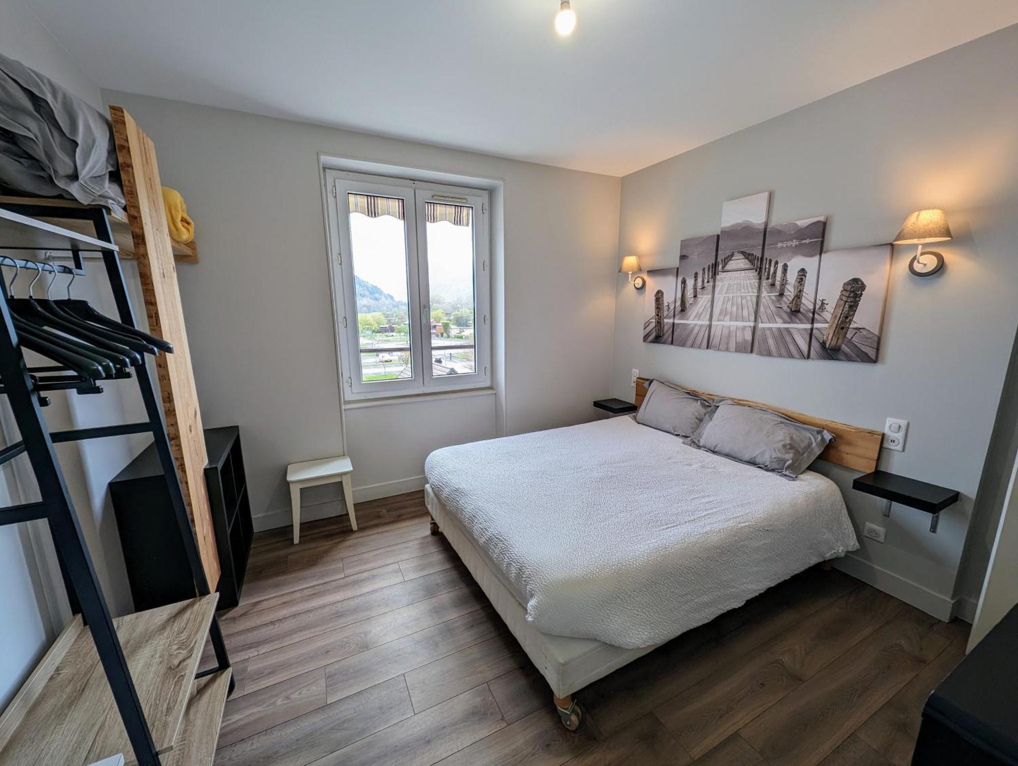 Logis Le Beau Site Hotel Chambon-sur-Lac
