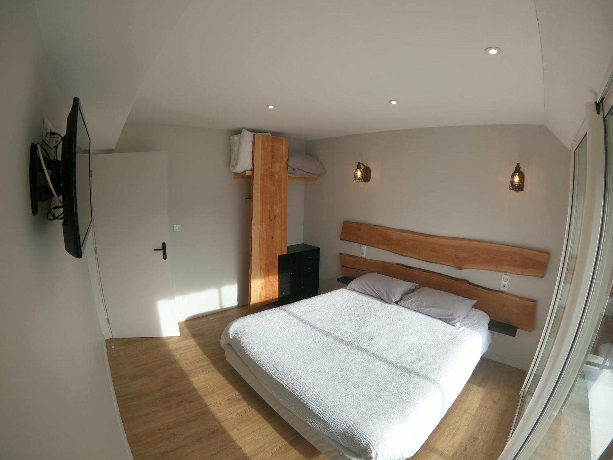 Logis Le Beau Site Hotel Chambon-sur-Lac