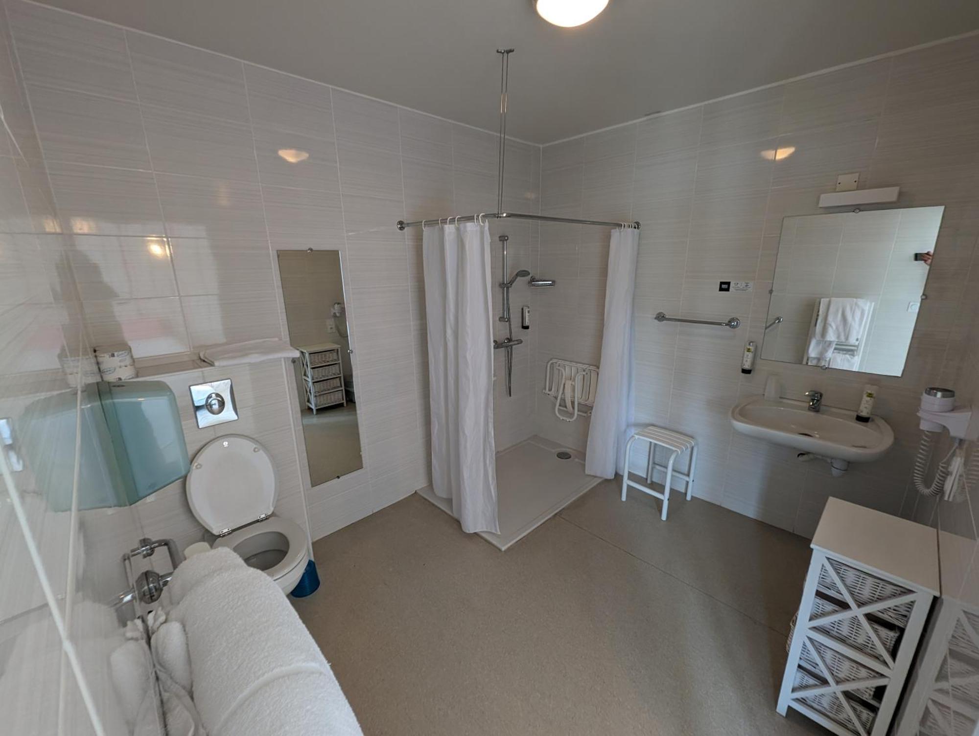 Hotel Logis Le Beau Site