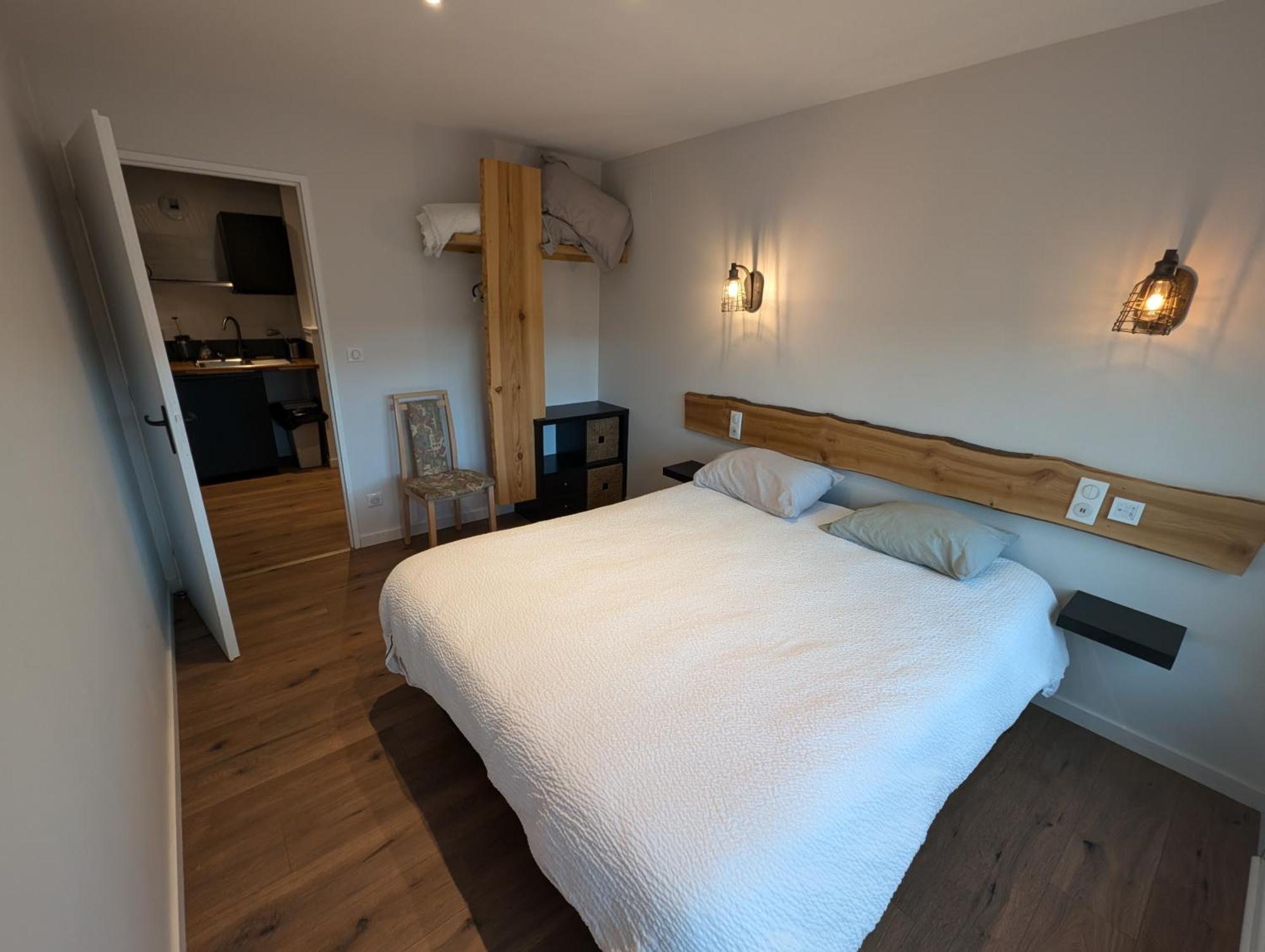 Logis Le Beau Site Hotel Chambon-sur-Lac