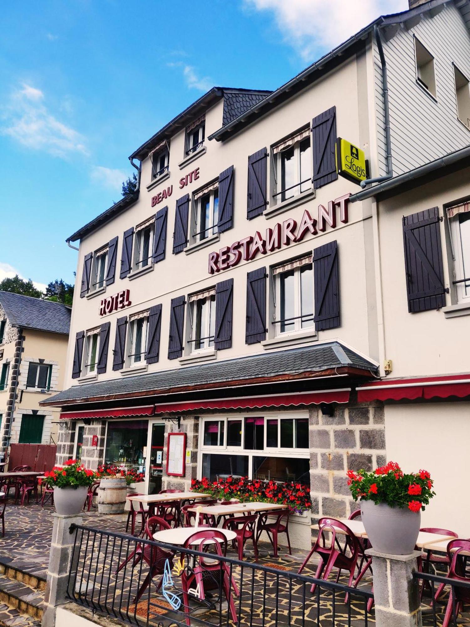 Logis Le Beau Site Hotel 2*